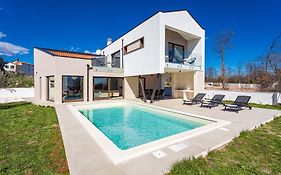 Villa Ogradina Near Pula With Sea View For 5 Persons Only 3 Km From The Beach